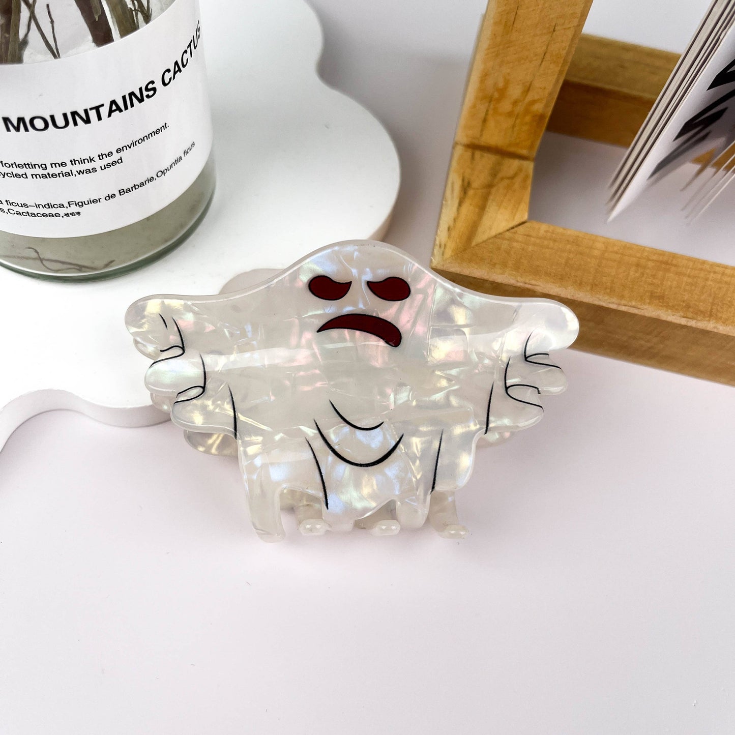 
                  
                    Pearly Ghosts Hair Claws
                  
                