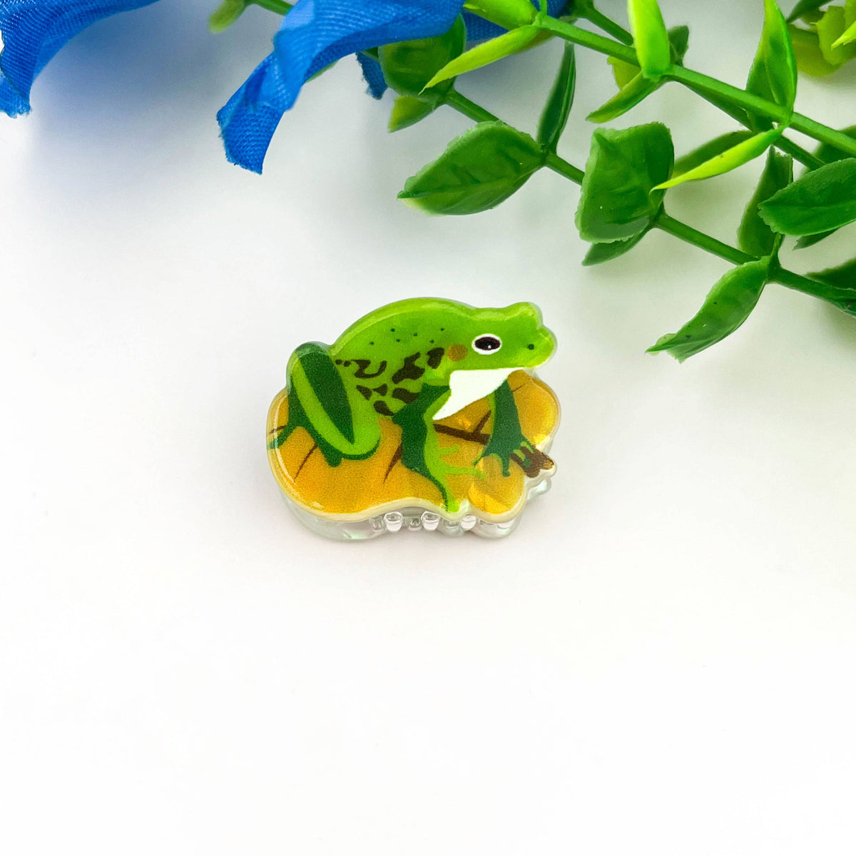 
                  
                    Lily Pad Frog Hair Claw
                  
                