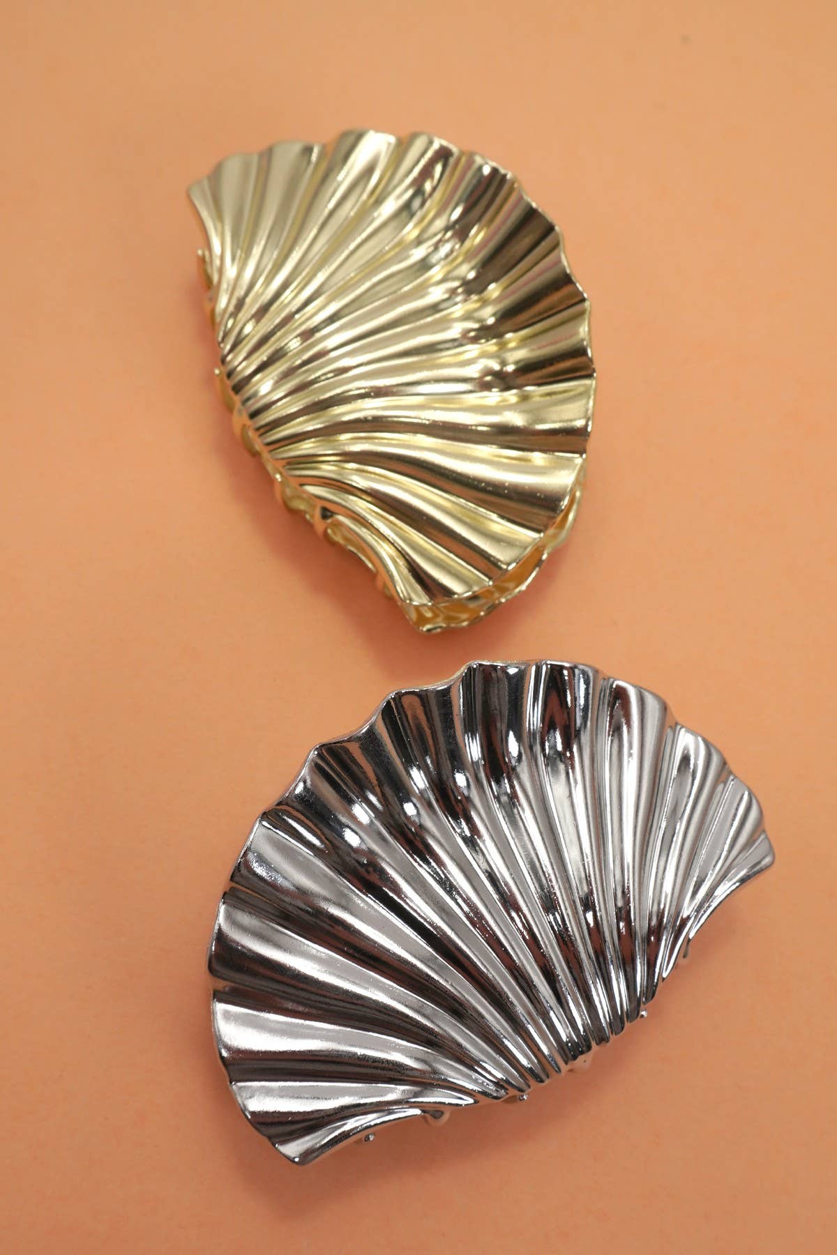 
                  
                    Metal Seashell Hair Claw
                  
                