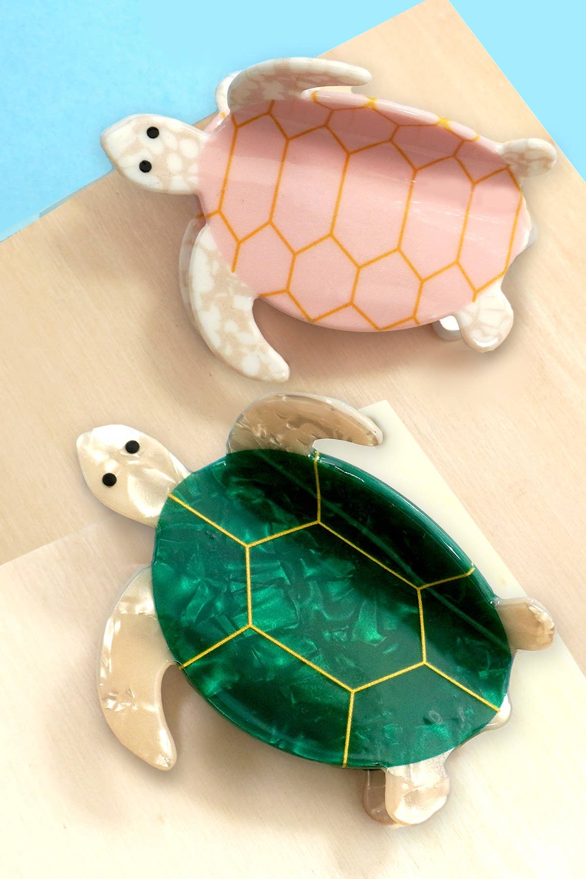 
                  
                    Pearly Sea Turtle Hair Claw
                  
                