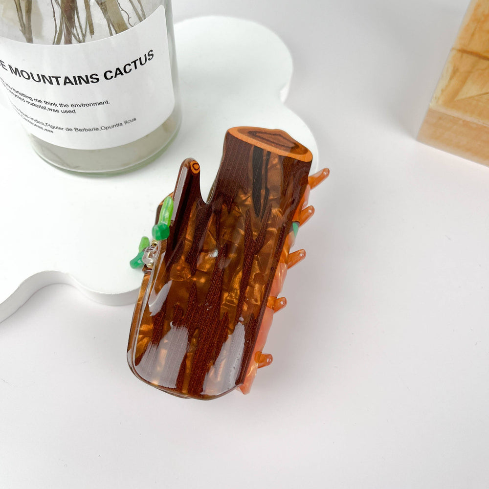 
                  
                    Pearly Squirrel Hair Claw
                  
                