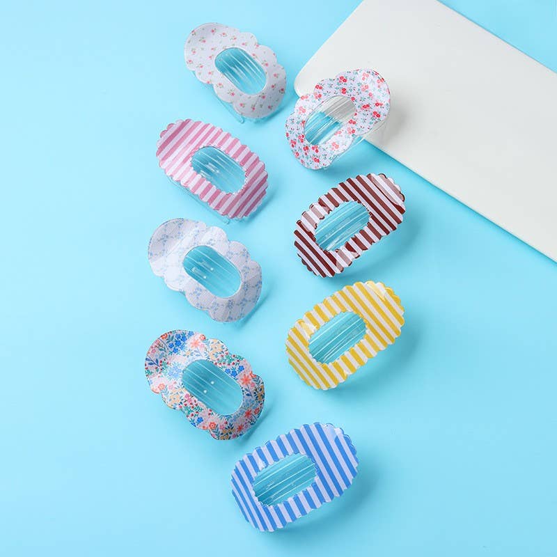 
                  
                    Scalloped Edge Flat Oval Hair Claw
                  
                