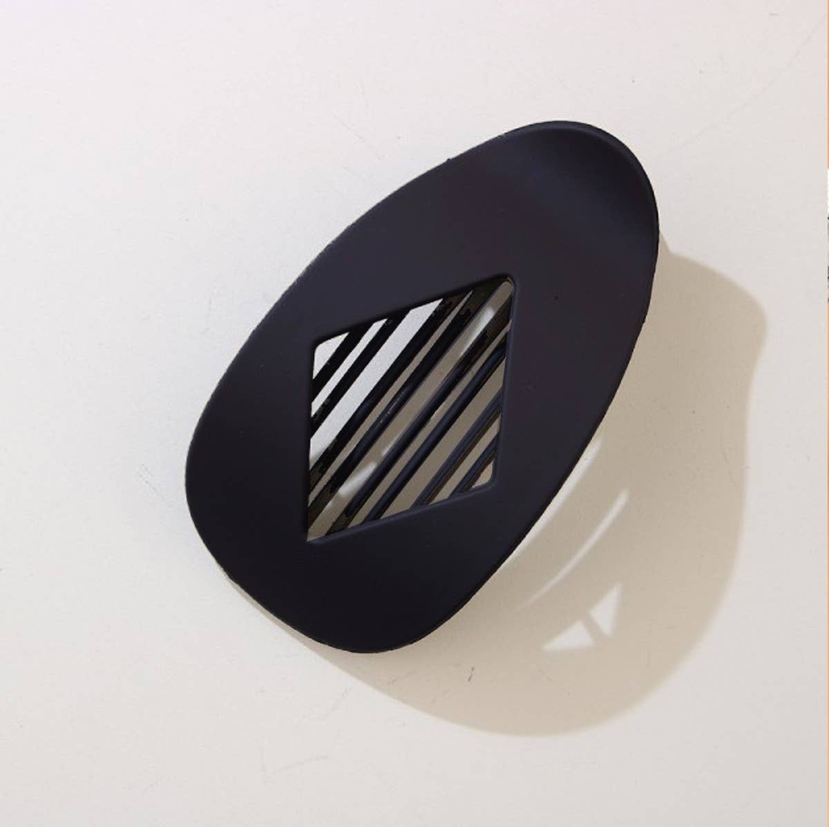 
                  
                    Diamond Cut Out Flat Oval Hair Claw
                  
                