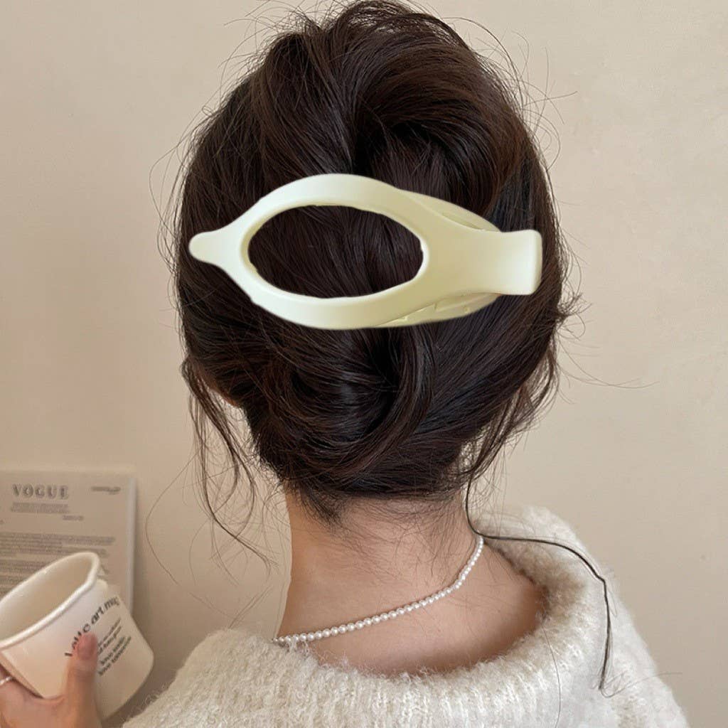 
                  
                    Leaf-Shaped Lay Flat Hair Claw
                  
                