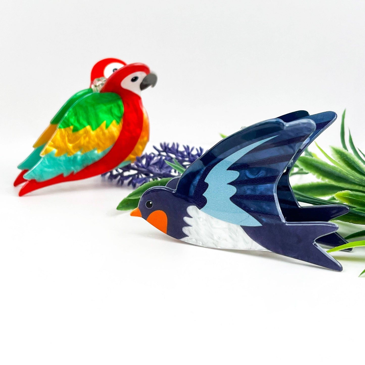 
                  
                    Colorful Birds Hair Claws
                  
                