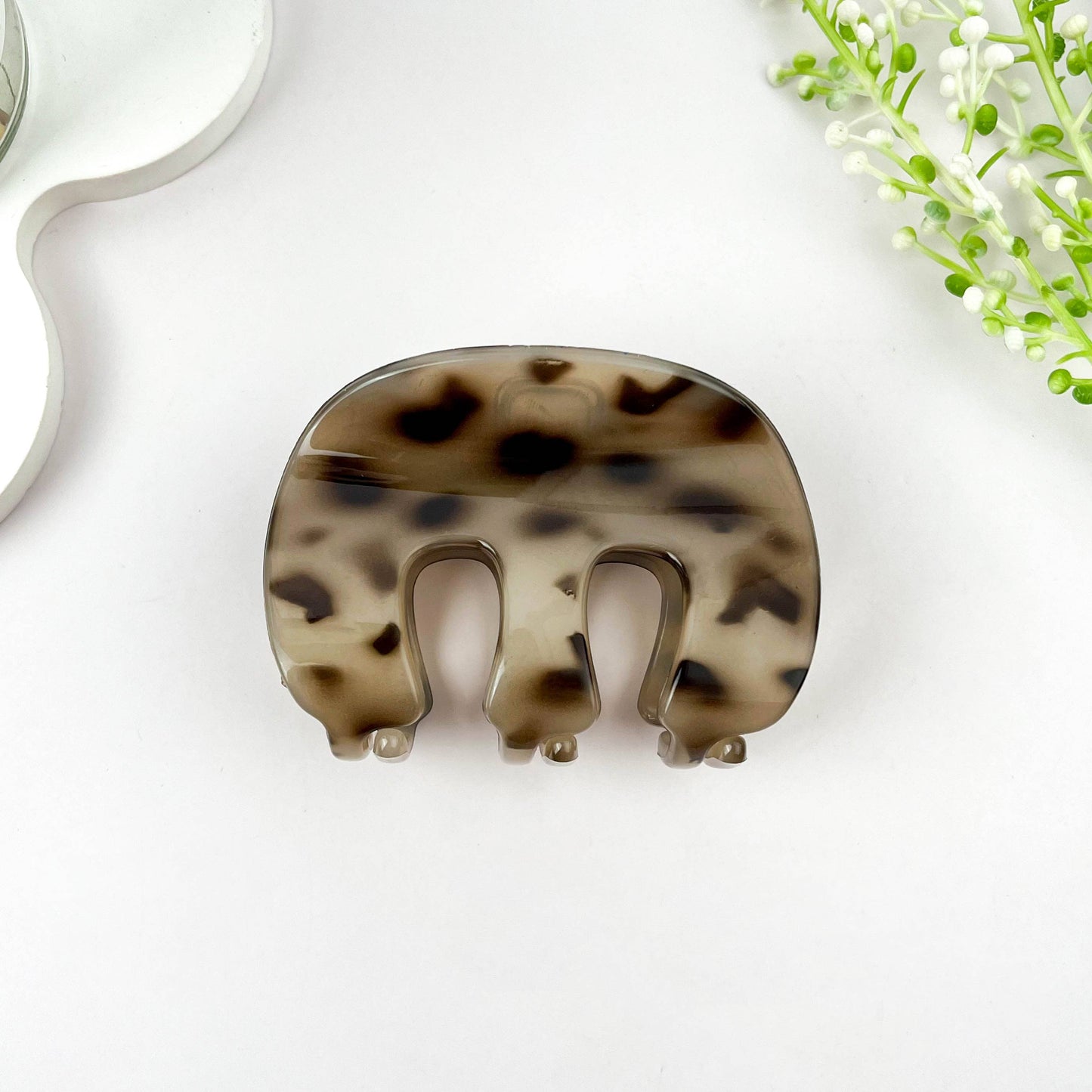 
                  
                    Modern Made Simple Hair Claw
                  
                