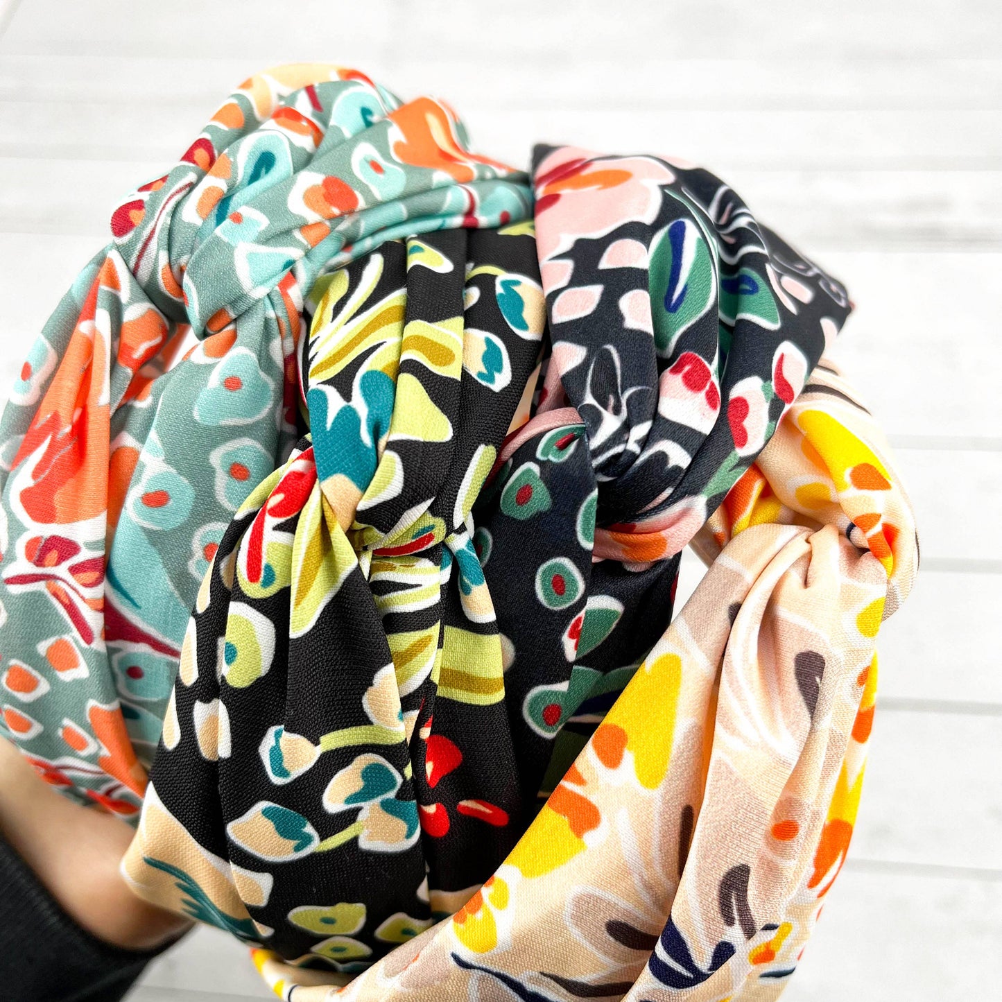 
                  
                    Chiffon Floral Painting Twist Top Headband
                  
                