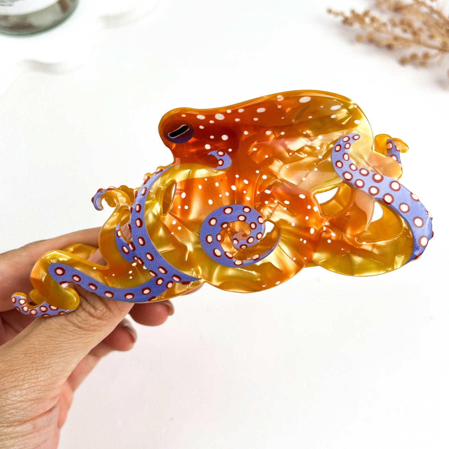 
                  
                    Octopus Hair Claw
                  
                