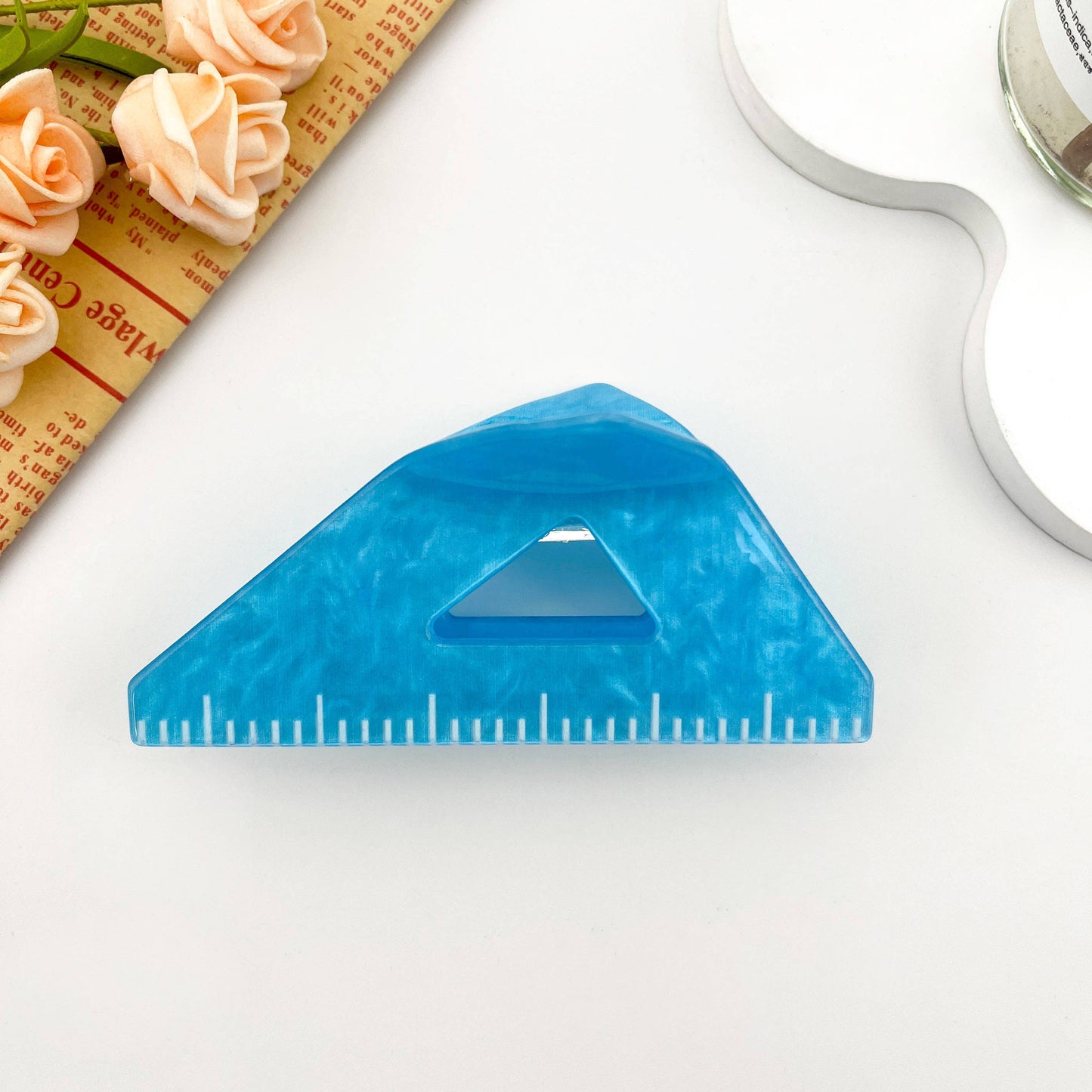 
                  
                    Triangle Ruler Hair Claw
                  
                