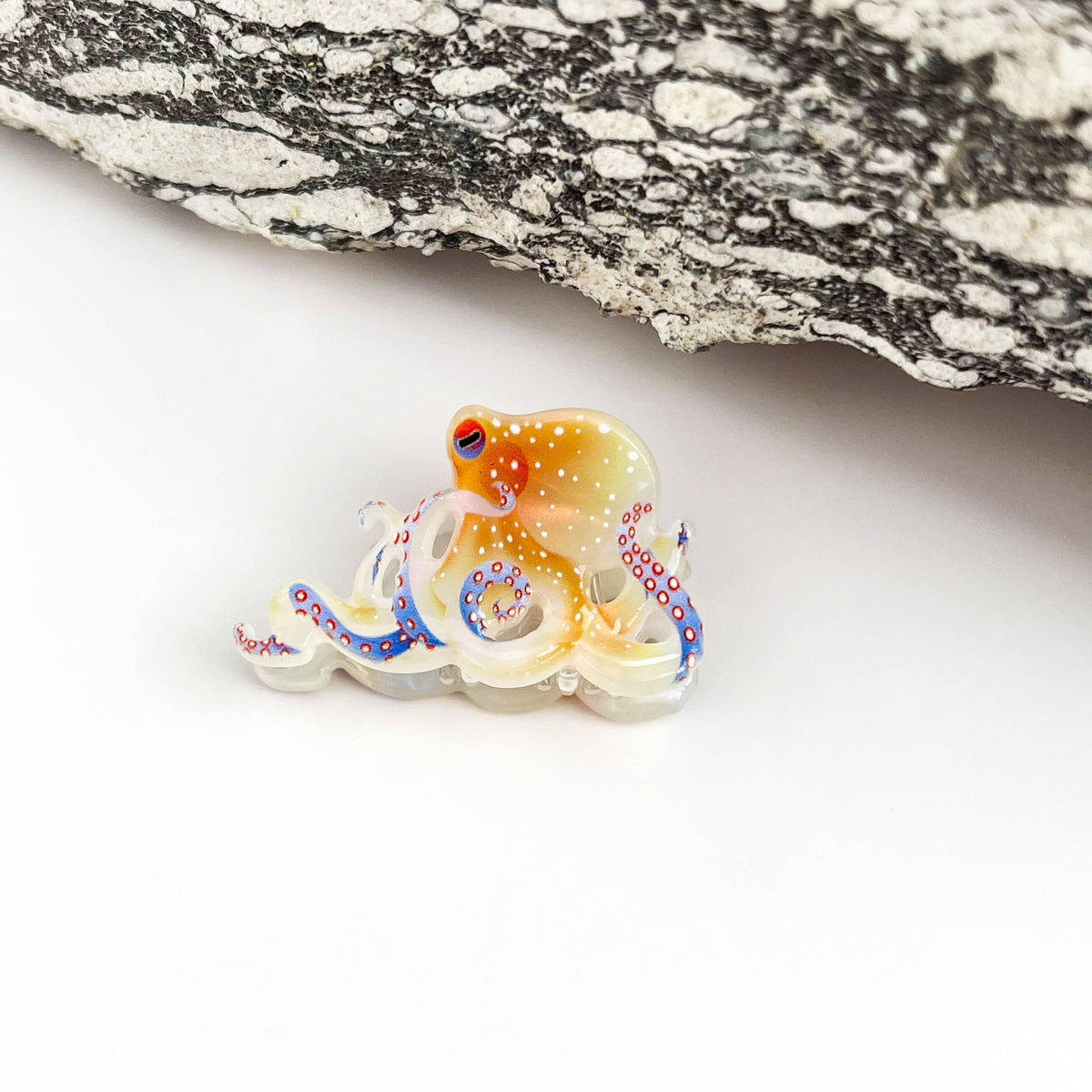 
                  
                    Octopus Hair Claw
                  
                