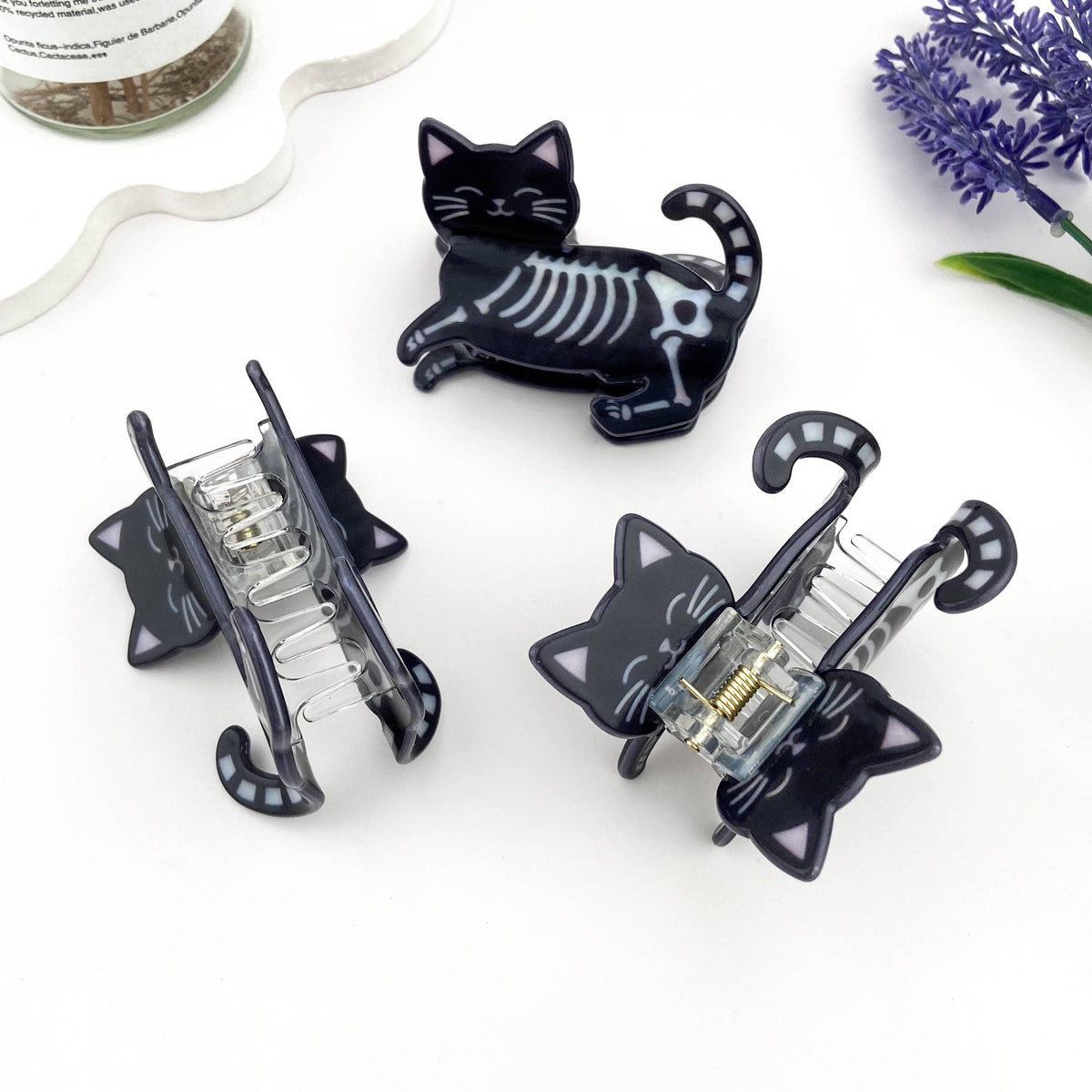 
                  
                    Skeleton Cat Hair Claw
                  
                
