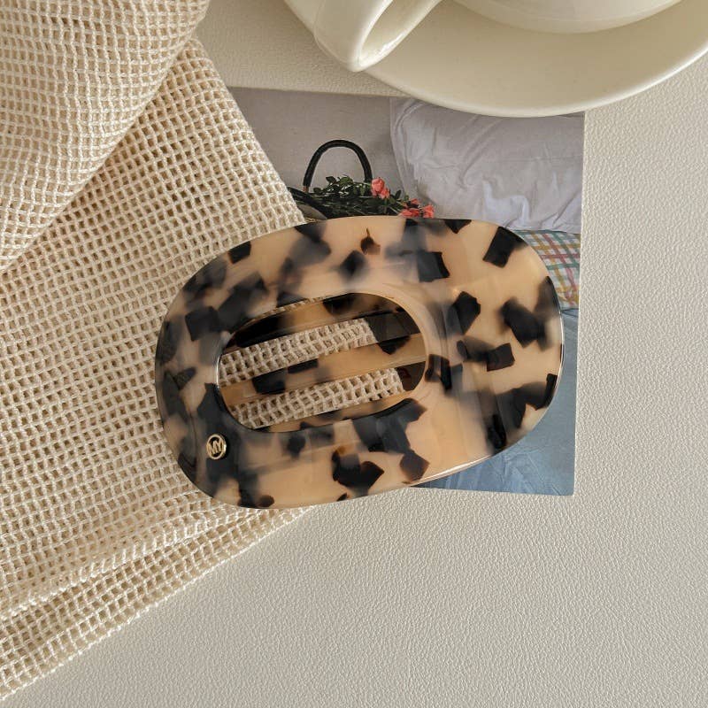 
                  
                    Marbled Oval Flat Hair Claw
                  
                