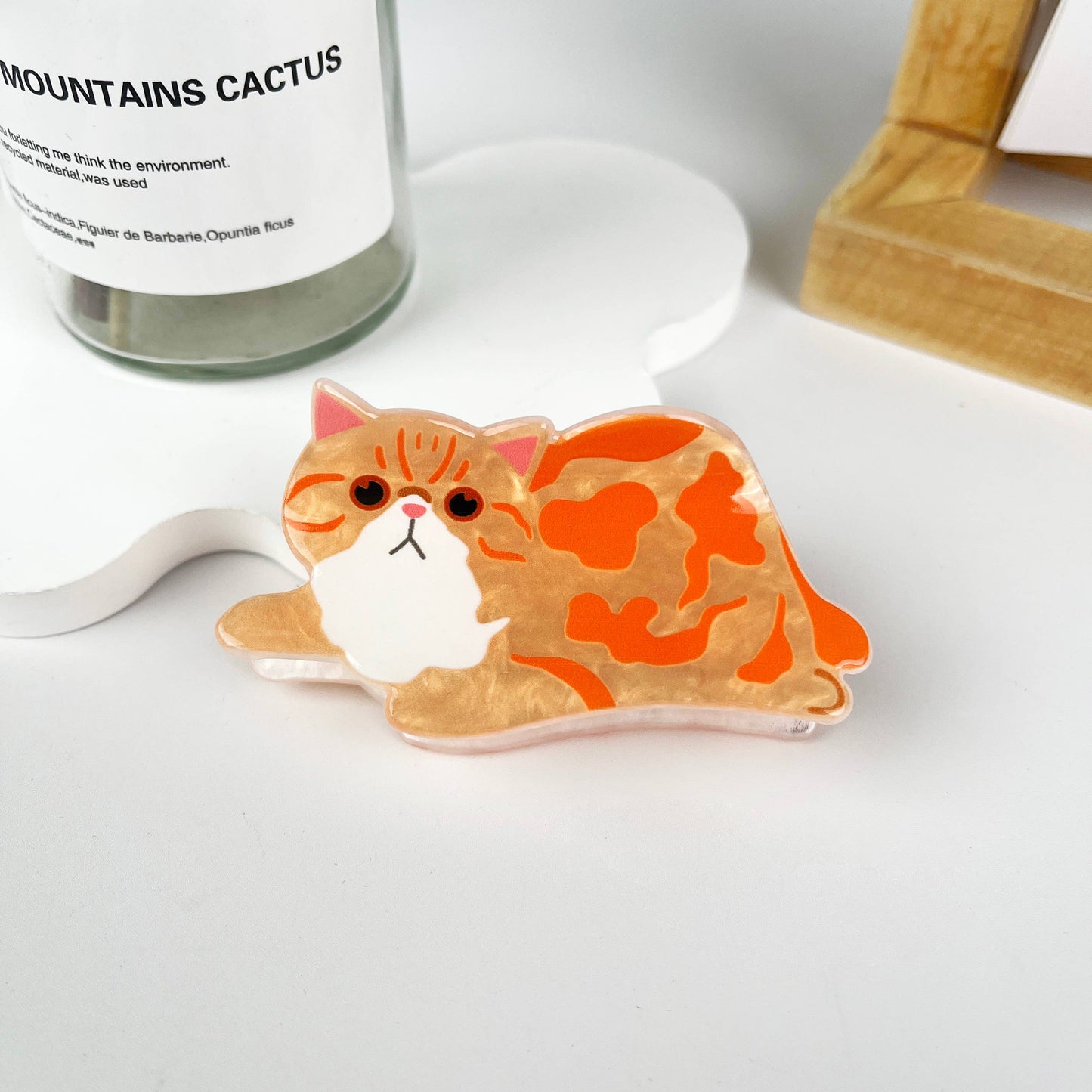 
                  
                    Lounge Cat Hair Claw
                  
                