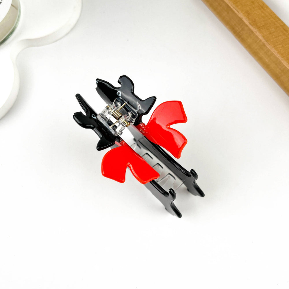 
                  
                    Scarf Wearing Scottie Hair Claw
                  
                