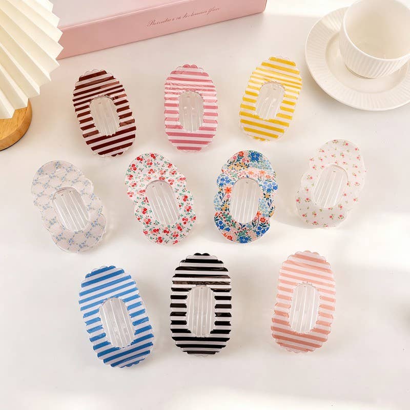 
                  
                    Scalloped Edge Flat Oval Hair Claw
                  
                