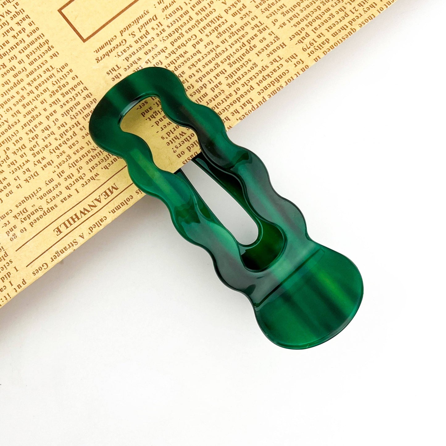 
                  
                    Wavy Large Alligator Clip
                  
                