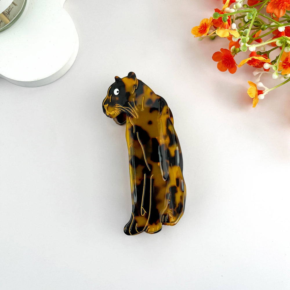 
                  
                    Jungle Cat Hair Claw
                  
                