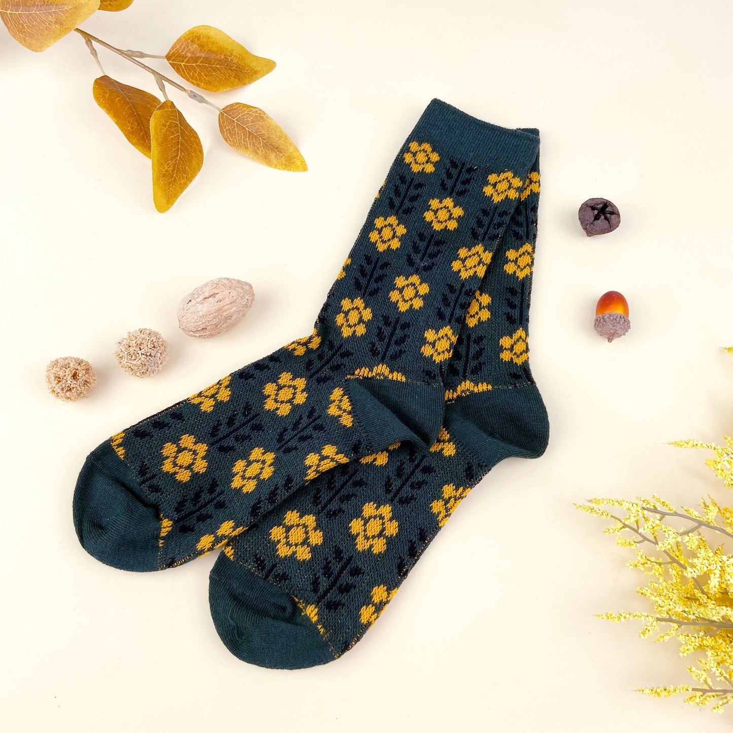 
                  
                    Combed Cotton British Retro Flowers Socks
                  
                