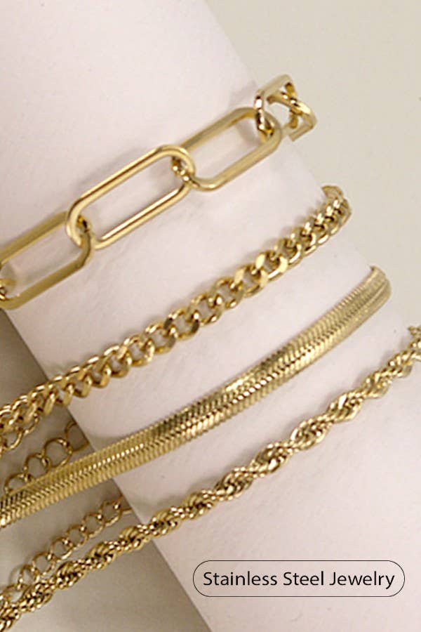
                  
                    Simple Chains Bracelet
                  
                