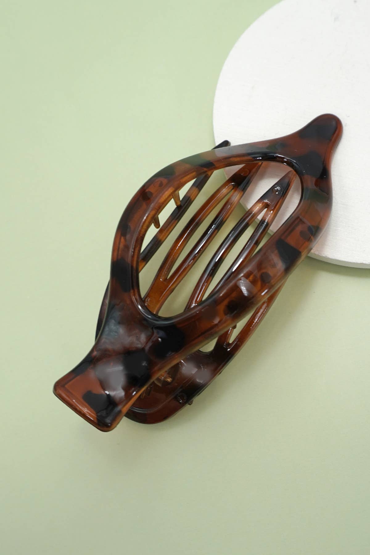 
                  
                    Leaf-Shaped Lay Flat Hair Claw
                  
                