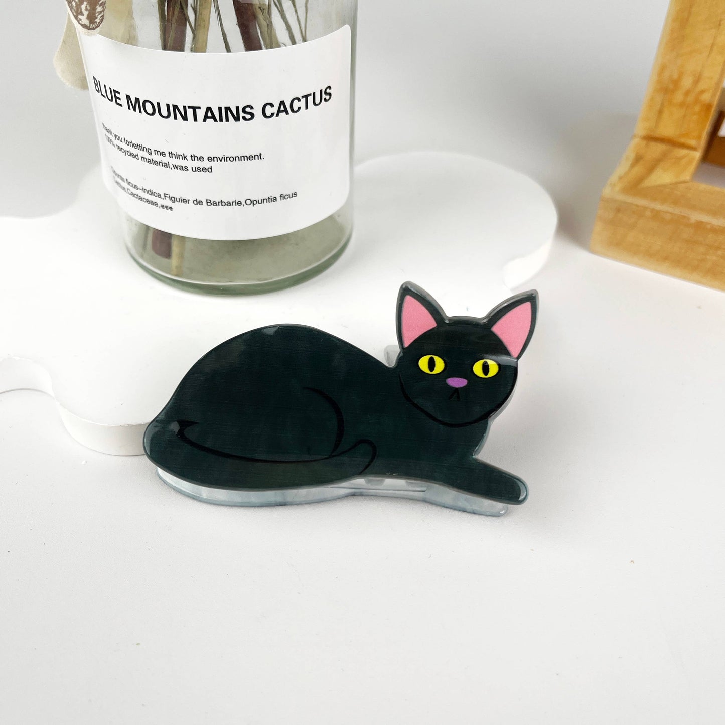 
                  
                    Lounge Cat Hair Claw
                  
                