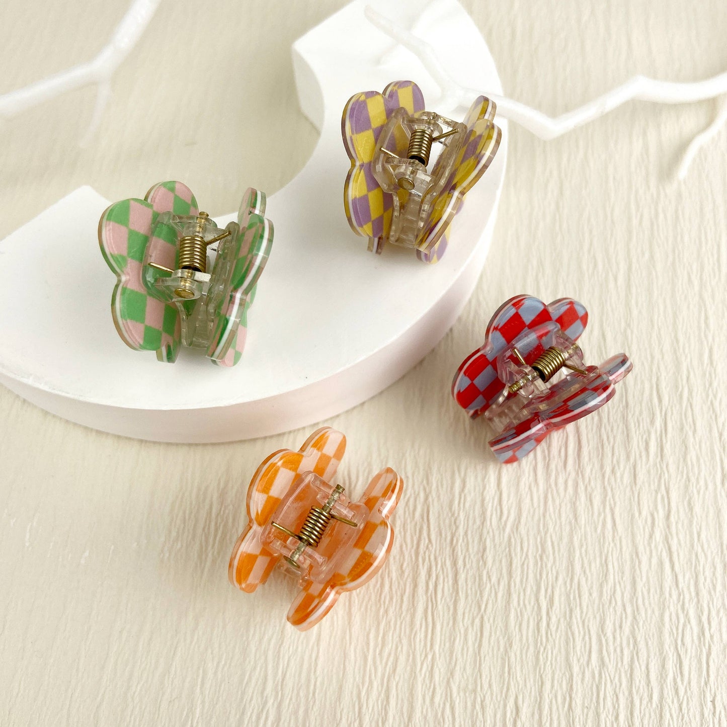 
                  
                    Mini Checkered Flower Hair Claw
                  
                