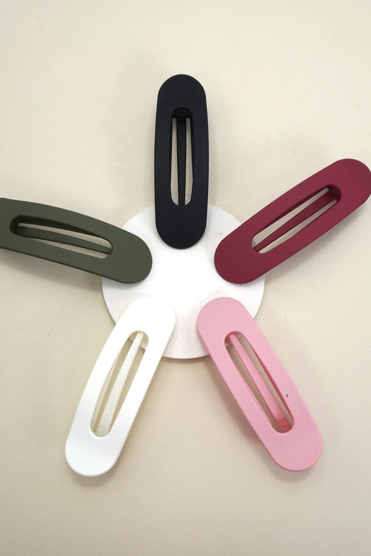 
                  
                    Long Oval Lay Flat Hair Claw: Neutrals
                  
                