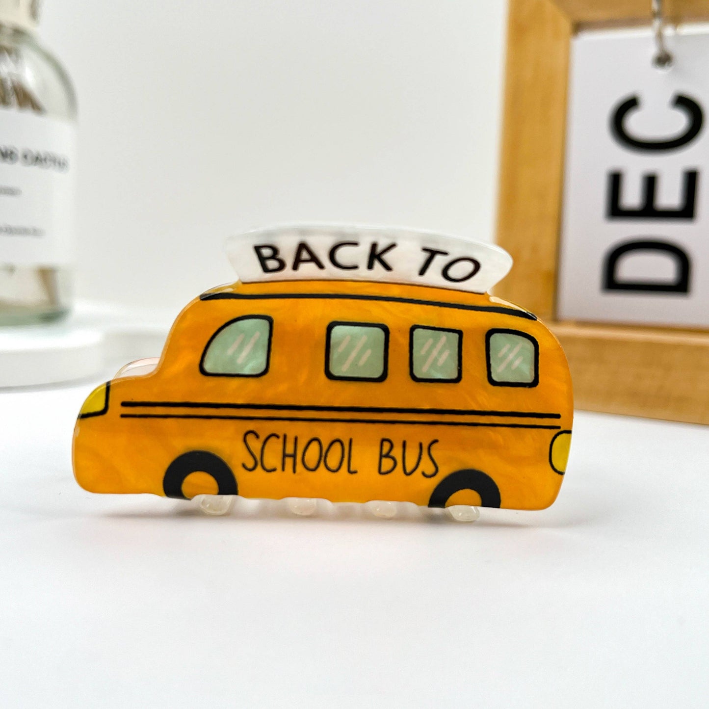 
                  
                    Cartoon School Bus Acrylic Hair Claw
                  
                