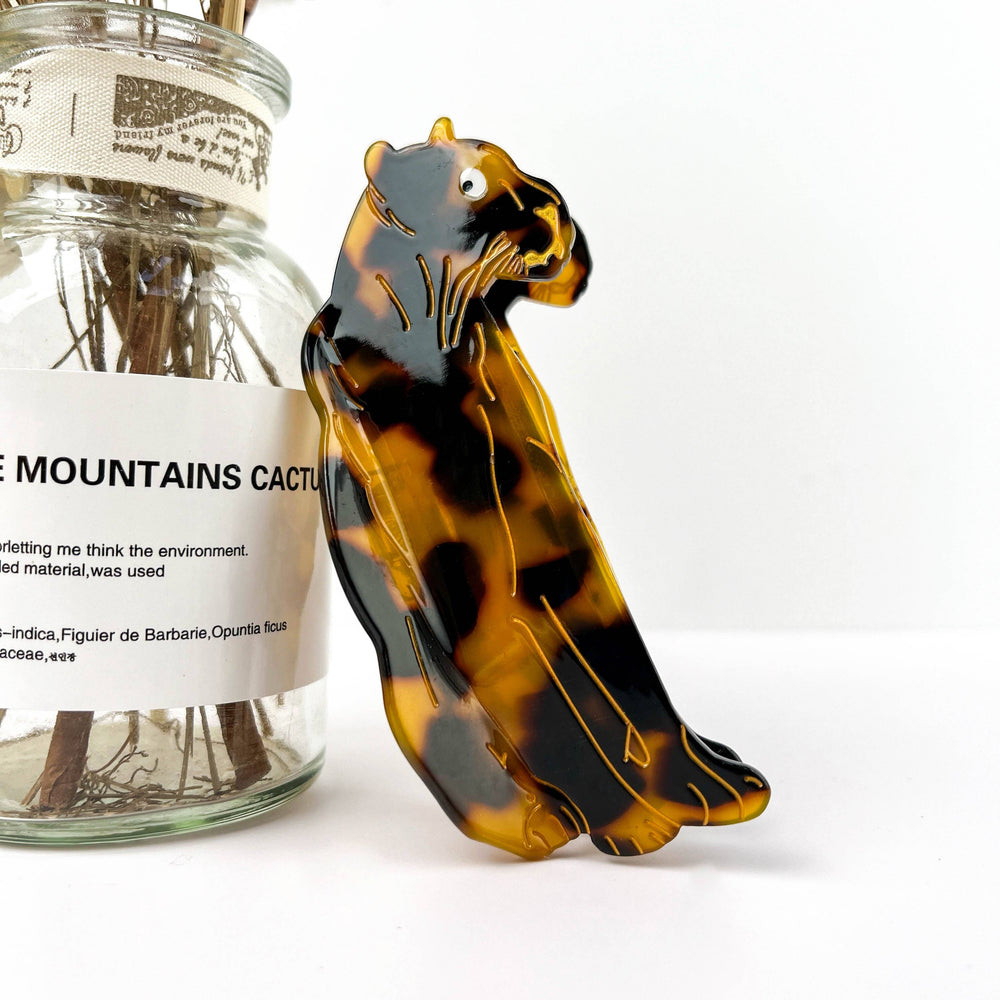 
                  
                    Jungle Cat Hair Claw
                  
                