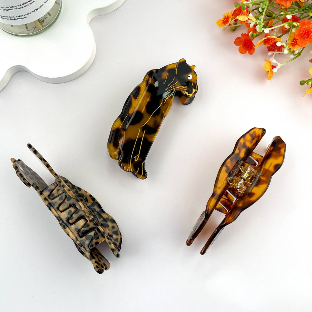 
                  
                    Jungle Cat Hair Claw
                  
                