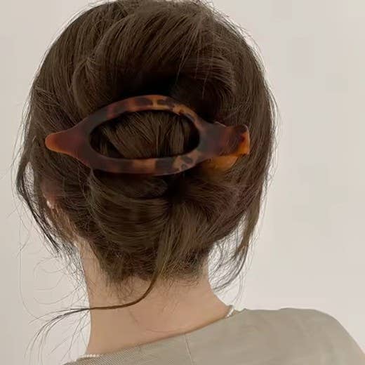 
                  
                    Leaf-Shaped Lay Flat Hair Claw
                  
                