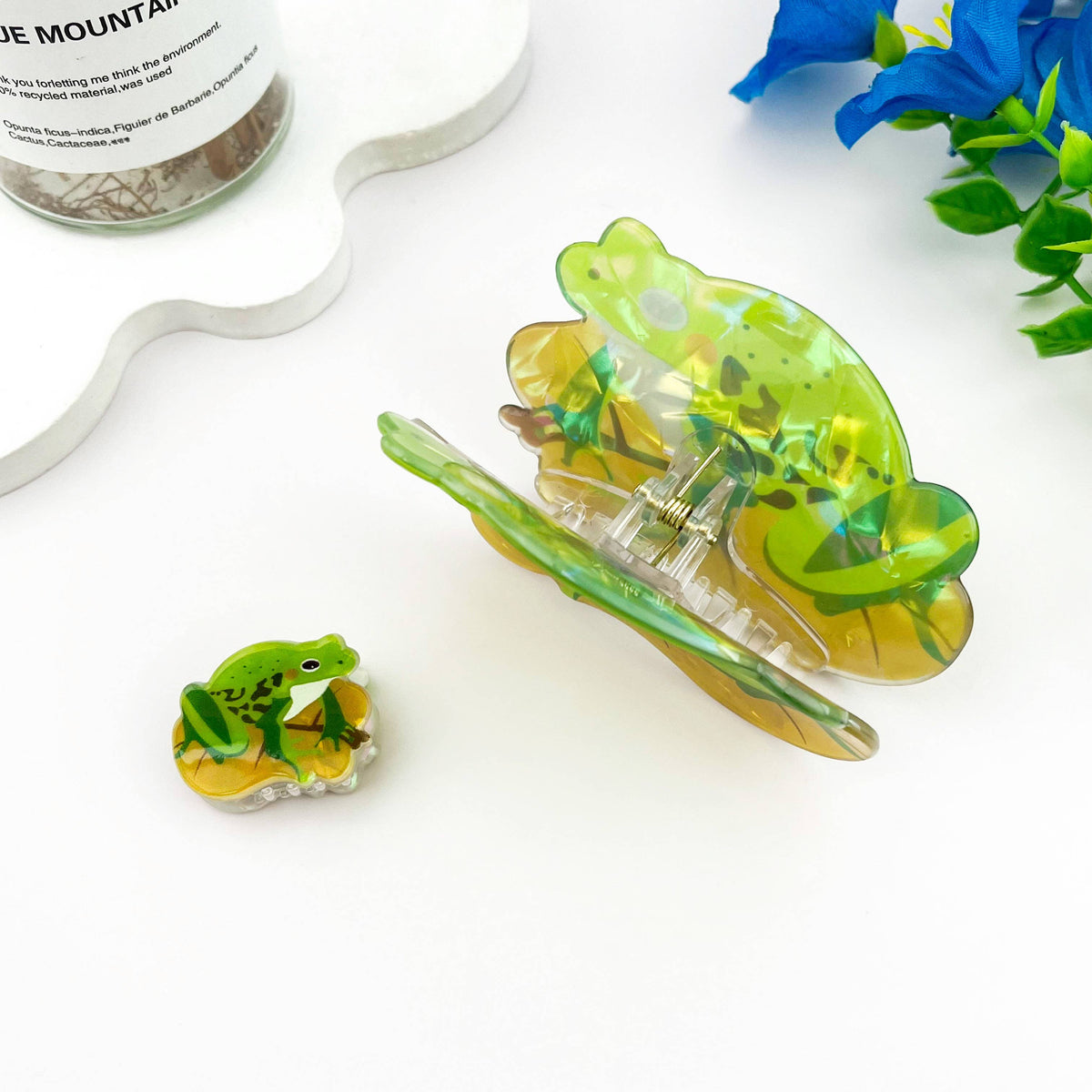 
                  
                    Lily Pad Frog Hair Claw
                  
                