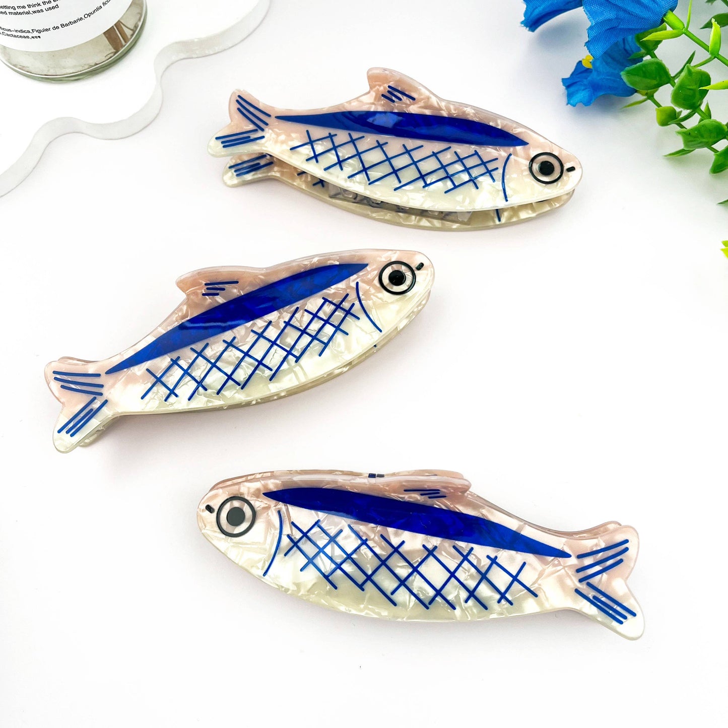 
                  
                    Oversized Sardine Acrylic Hair Claw
                  
                