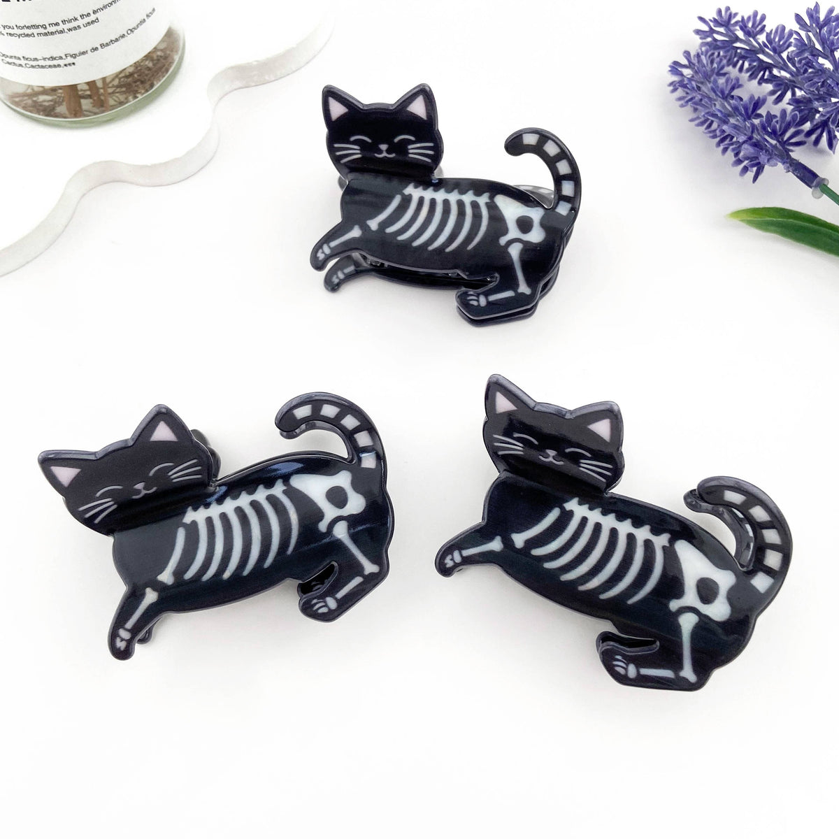 
                  
                    Skeleton Cat Hair Claw
                  
                
