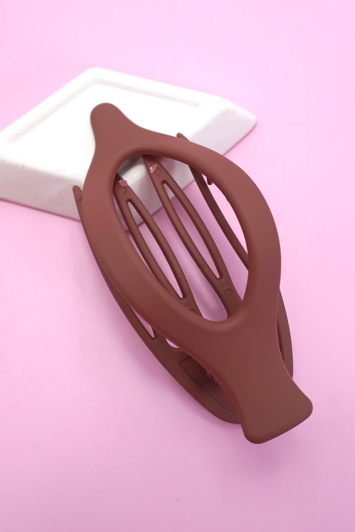 
                  
                    Leaf-Shaped Lay Flat Hair Claw
                  
                