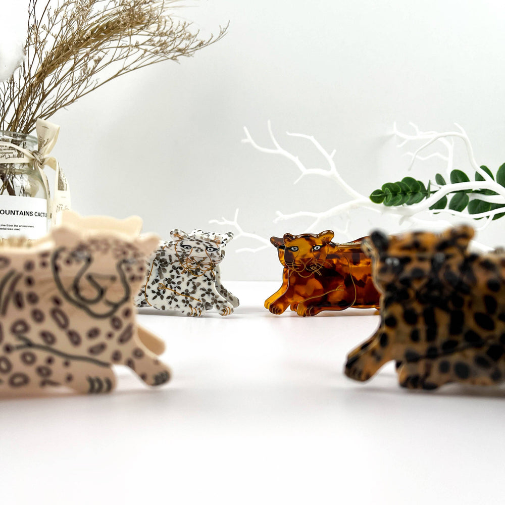 
                  
                    Lounging Leopards Hair Claw
                  
                