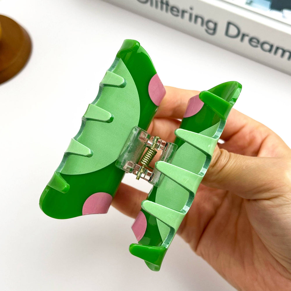 
                  
                    Cartoon Frog Hair Claw
                  
                