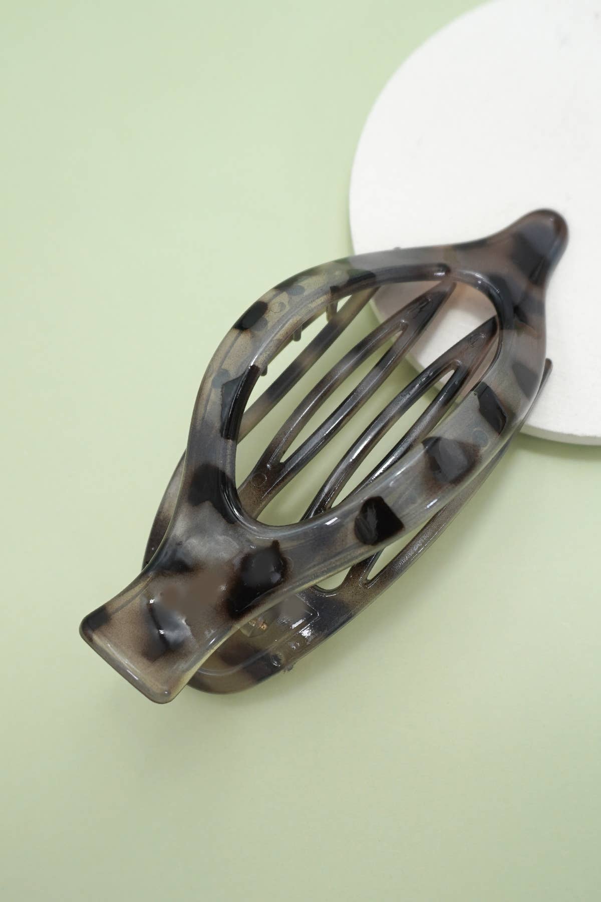 
                  
                    Leaf-Shaped Lay Flat Hair Claw
                  
                