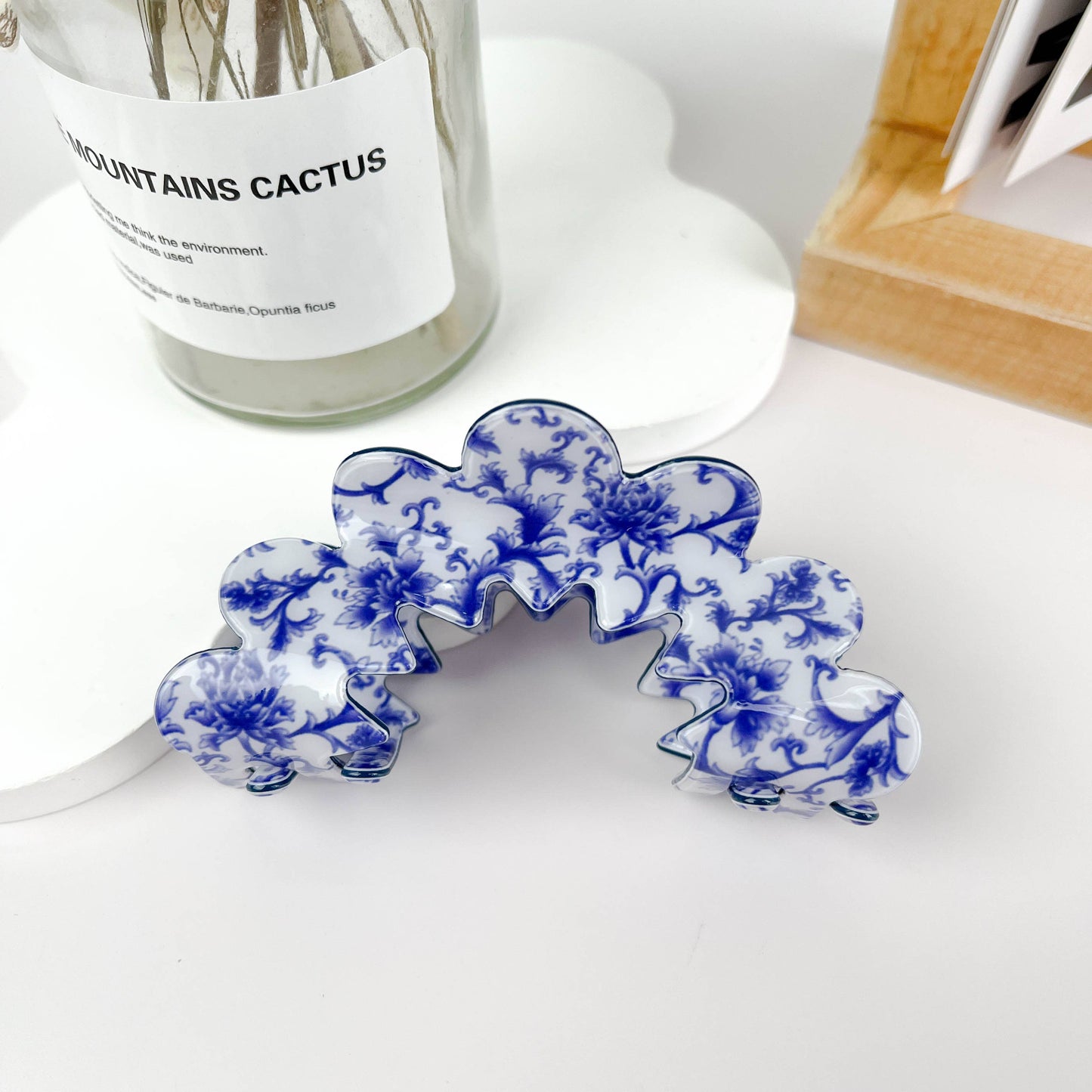 
                  
                    Scalloped Toile Hair Claw No. 2
                  
                