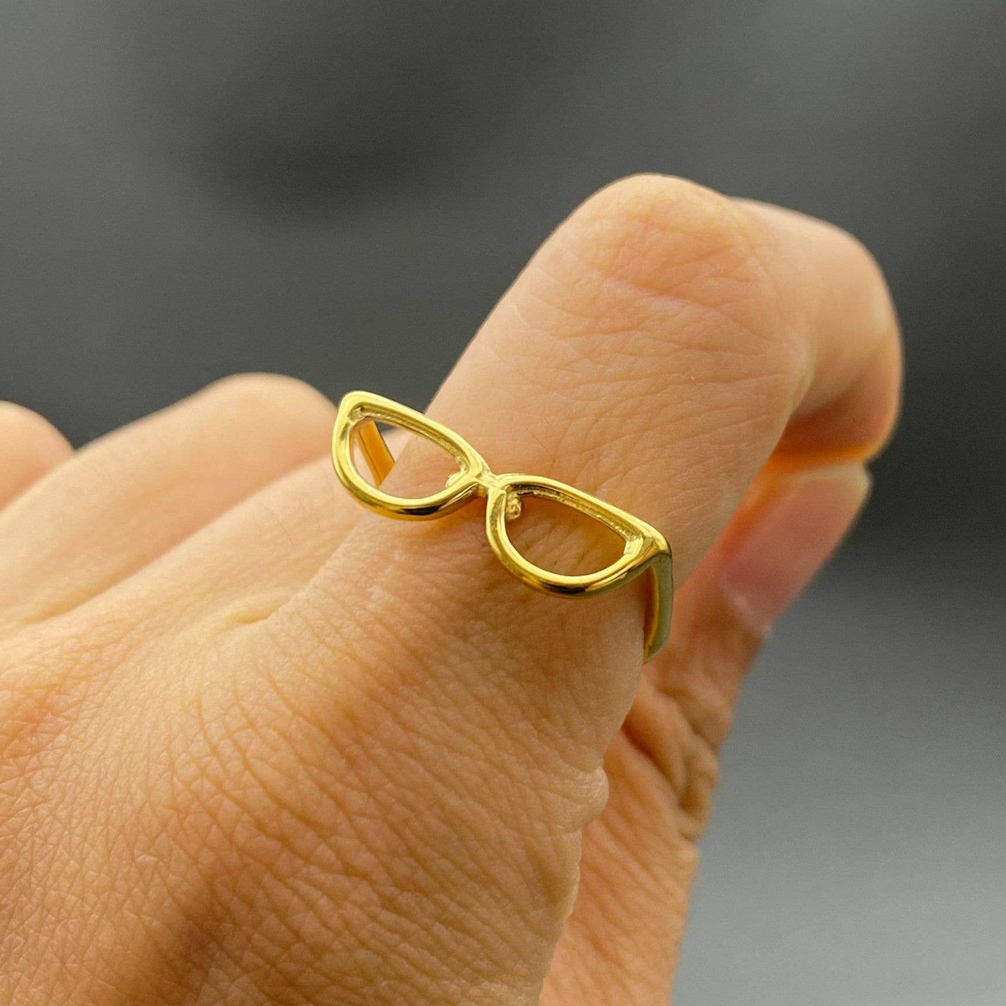 
                  
                    Eyeglasses Adjustable Ring
                  
                