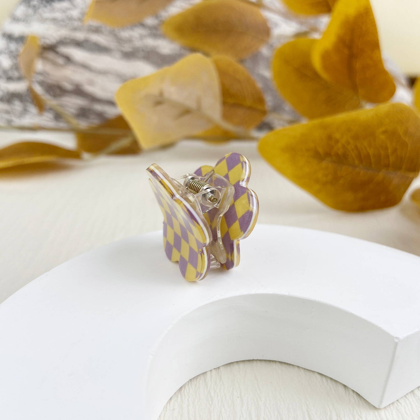 
                  
                    Mini Checkered Flower Hair Claw
                  
                