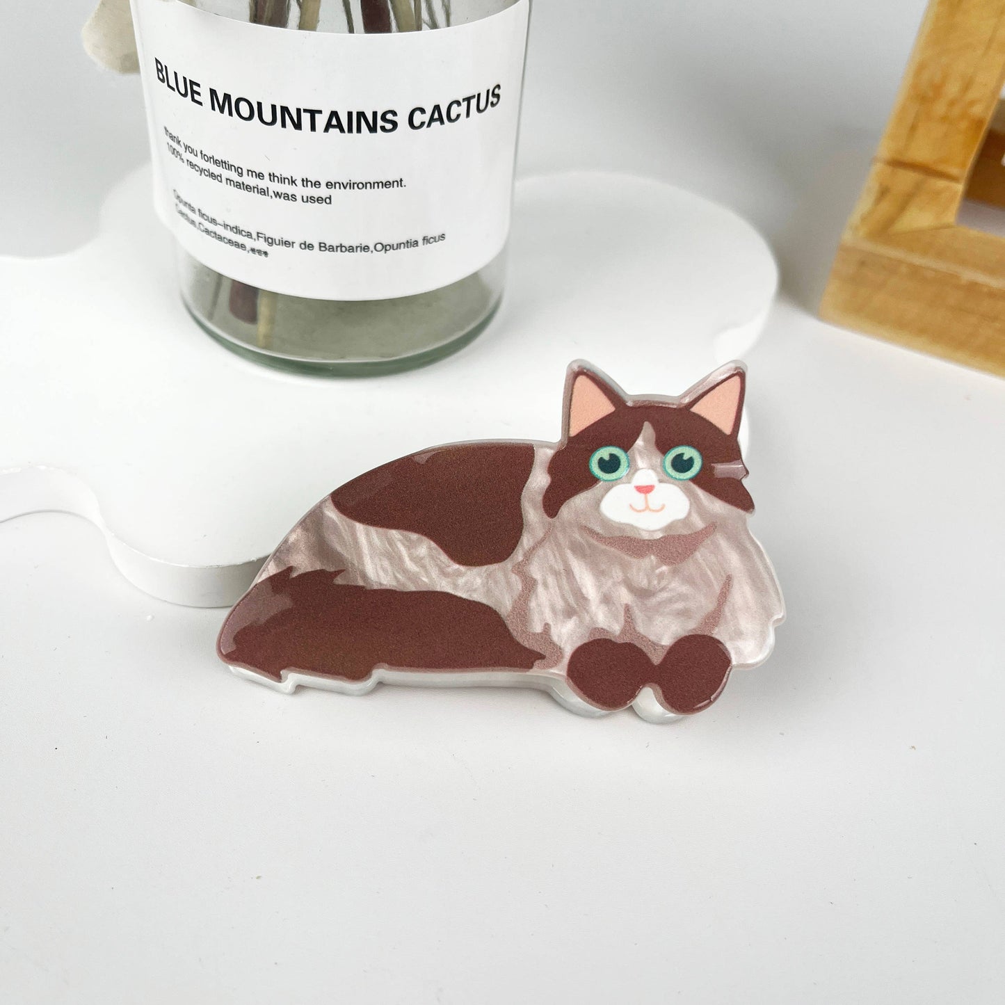 
                  
                    Lounge Cat Hair Claw
                  
                
