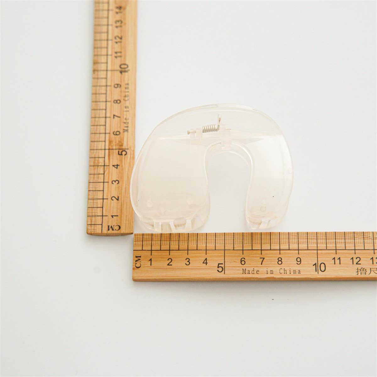 
                  
                    Modern Minimalist Hair Claw
                  
                