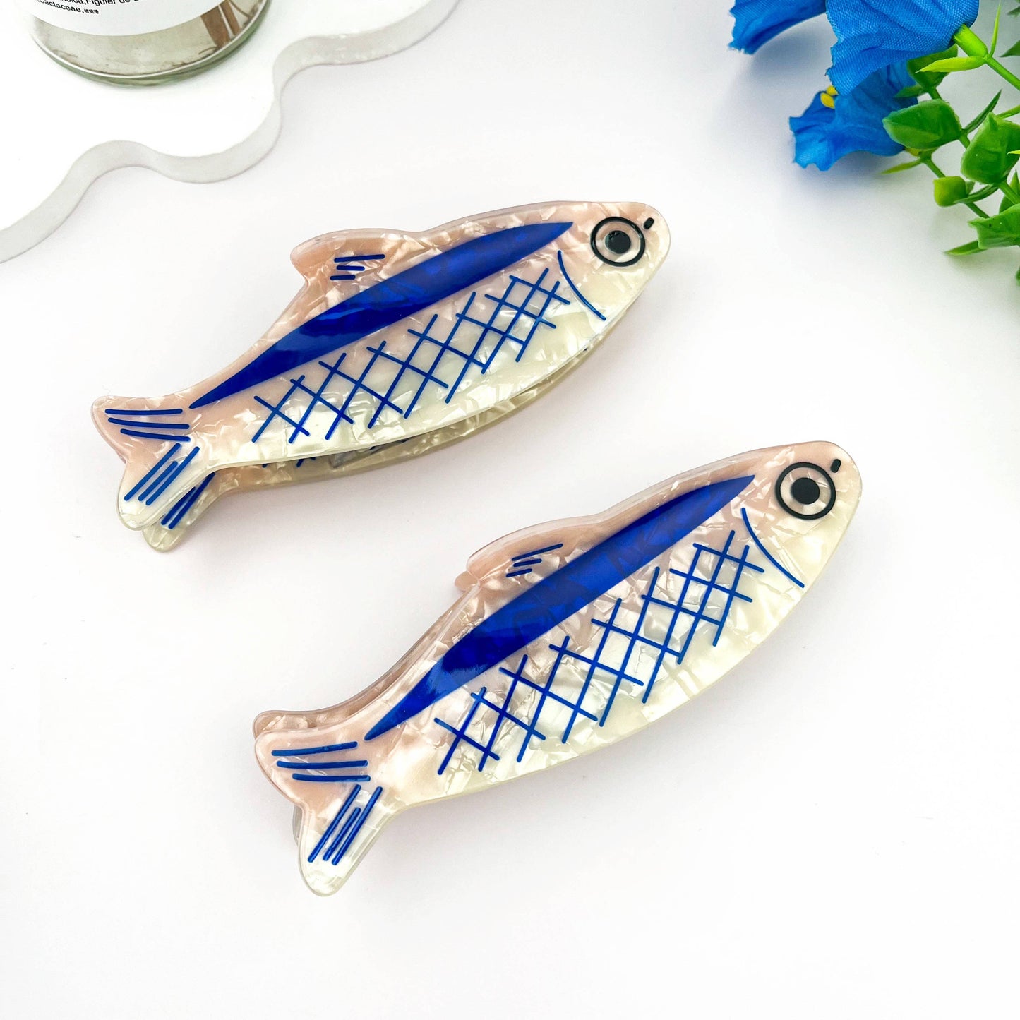 
                  
                    Oversized Sardine Acrylic Hair Claw
                  
                