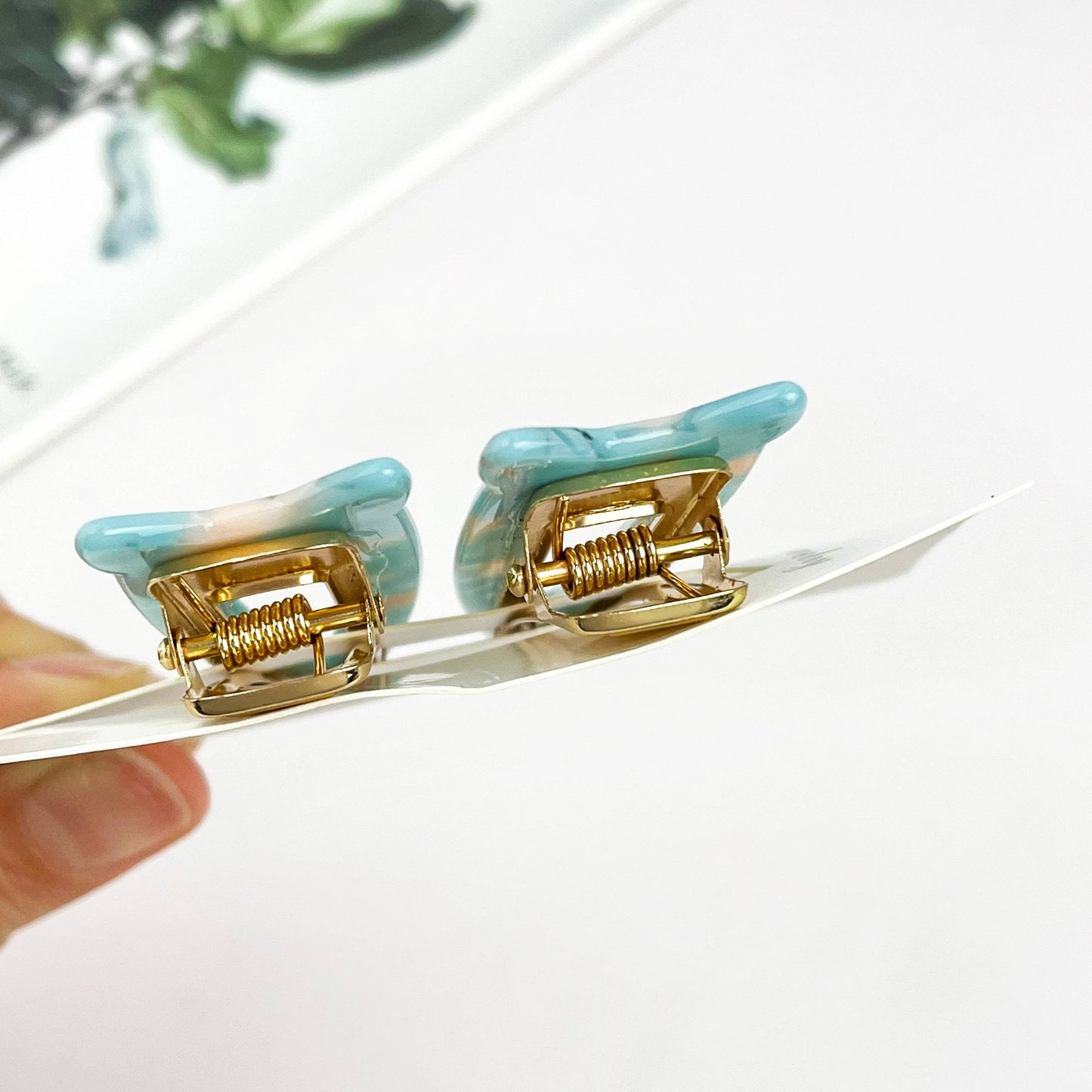 
                  
                    Cat Alligator Hair Clips
                  
                
