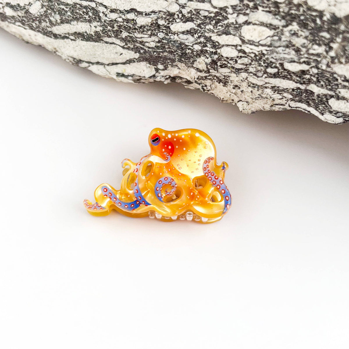 
                  
                    Octopus Hair Claw
                  
                