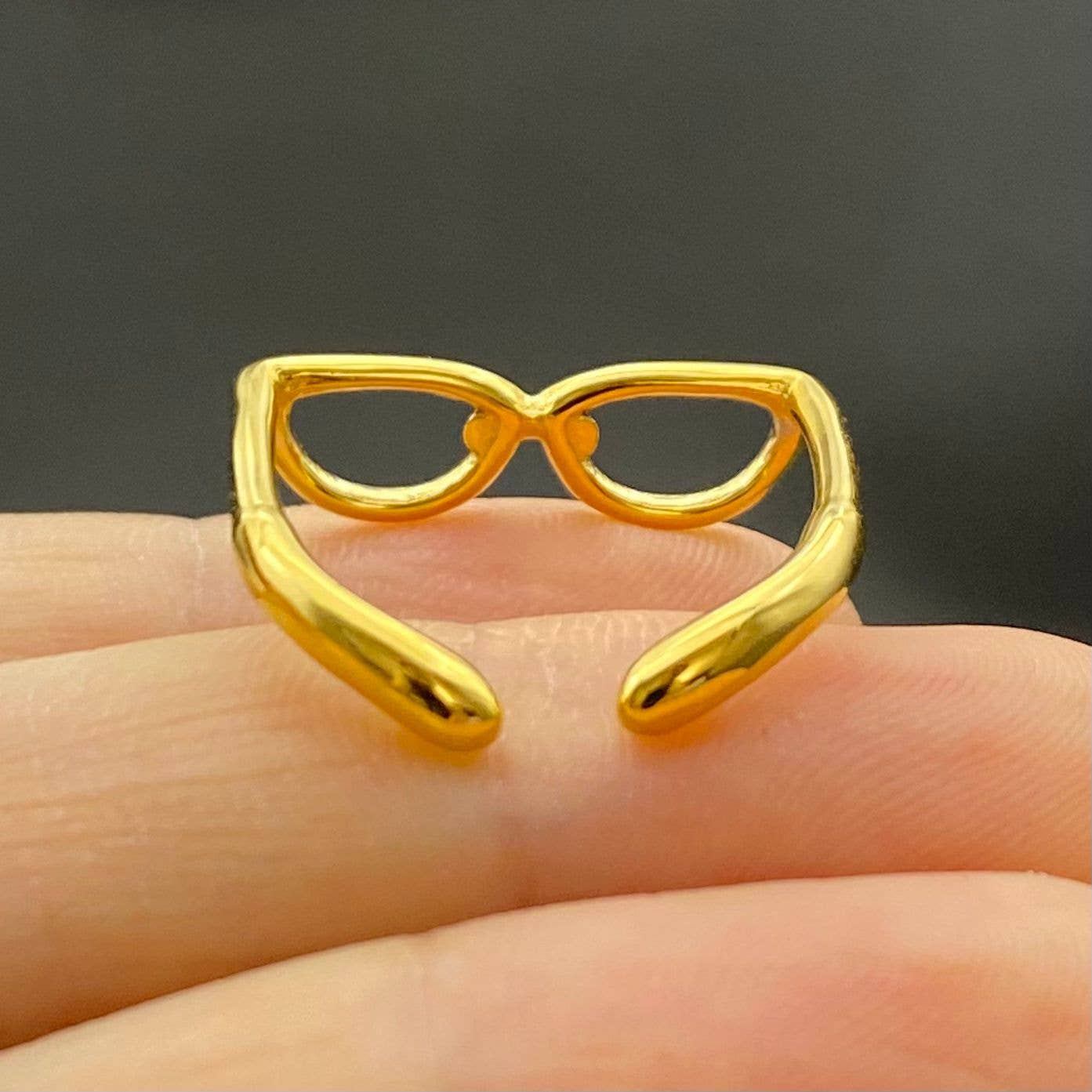 
                  
                    Eyeglasses Adjustable Ring
                  
                