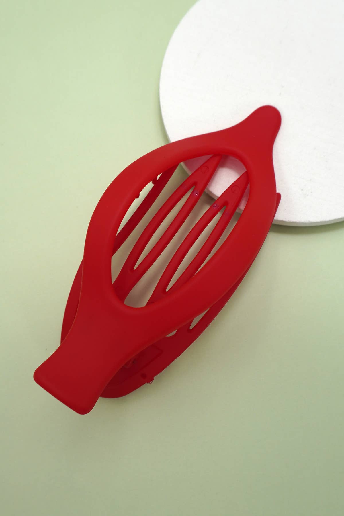 
                  
                    Leaf-Shaped Lay Flat Hair Claw
                  
                