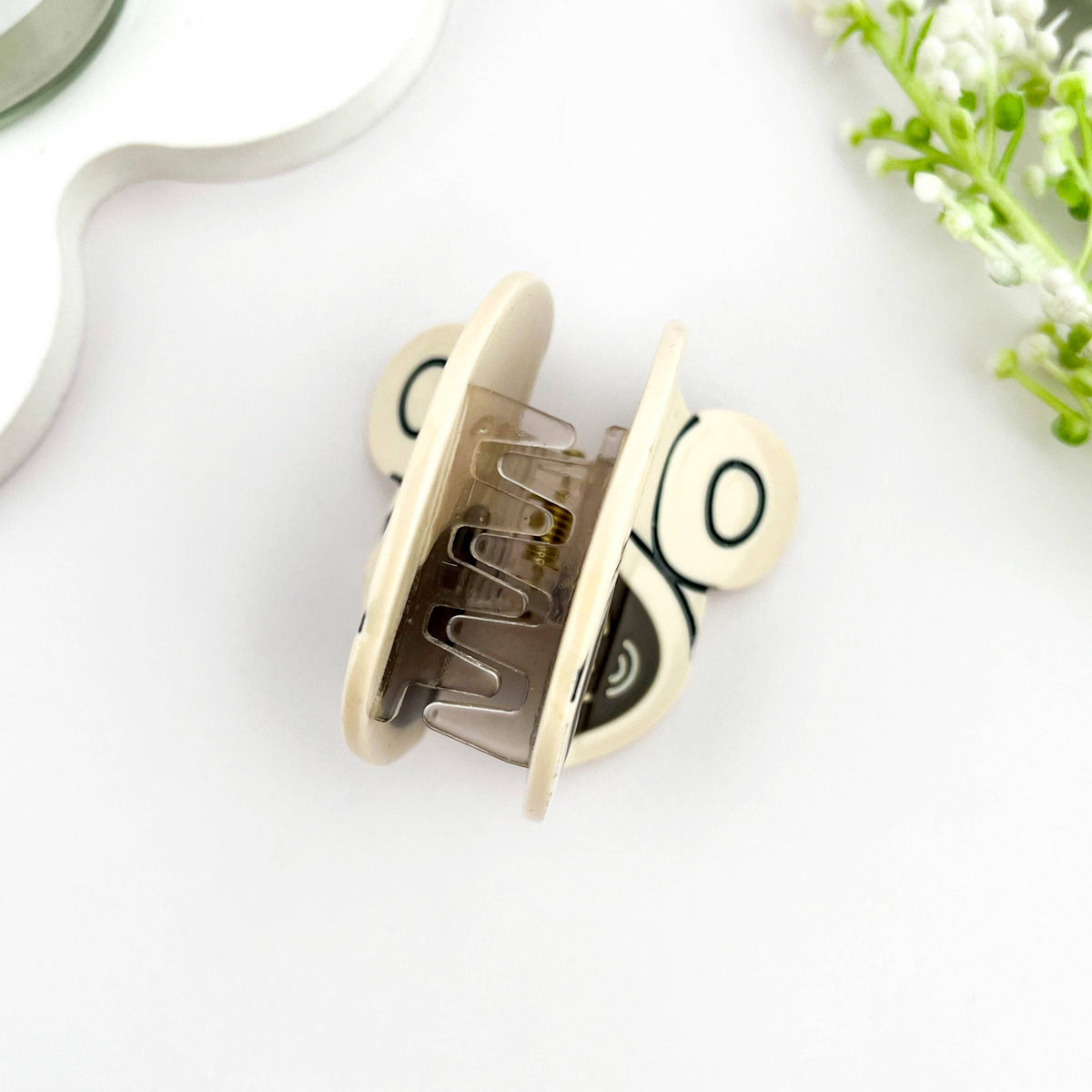 
                  
                    Latte Mug Hair Claw
                  
                