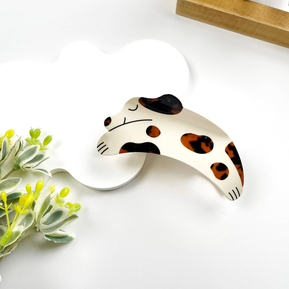 
                  
                    Diamond Dog Hair Claw No. 2
                  
                